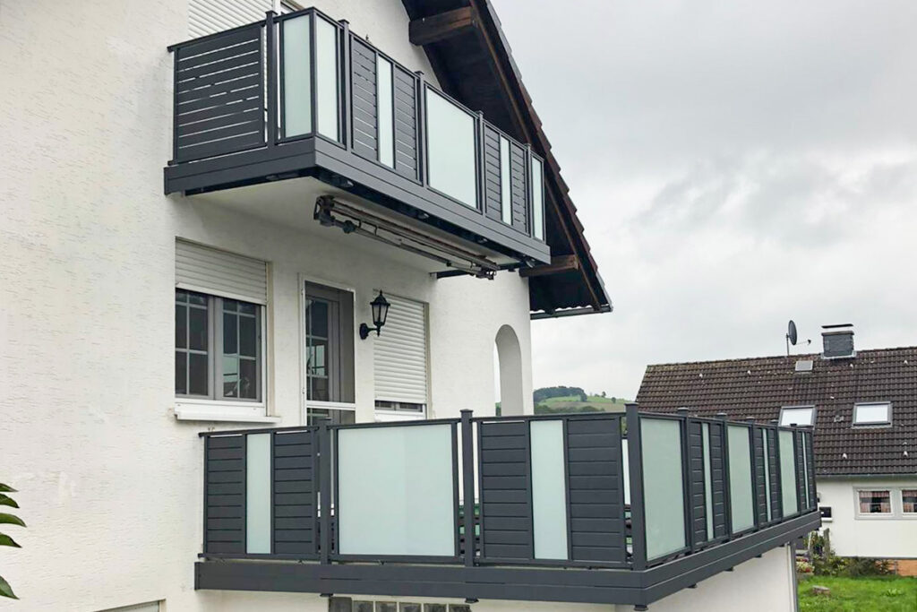 Balkongeländer Modell Compact S und Compact B